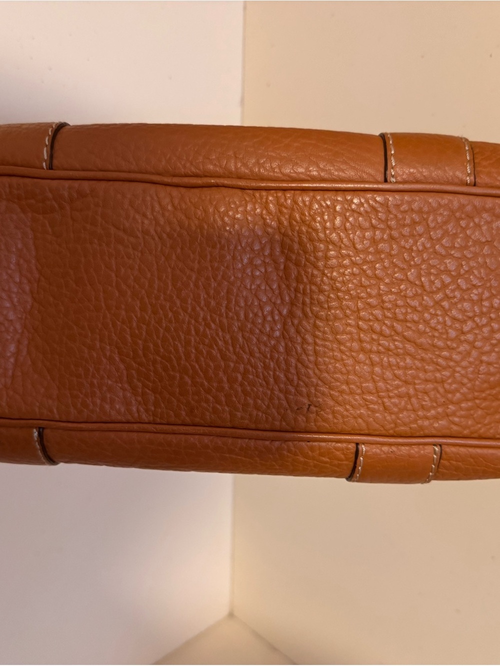 Michael Kors Classic Tan Leather Shoulder Bag - Picture 5 of 8